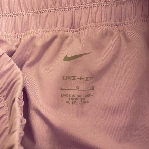 Nike Women’s Lavender Athletic Shorts High Waist Lined New Size large - Picture 6 of 12